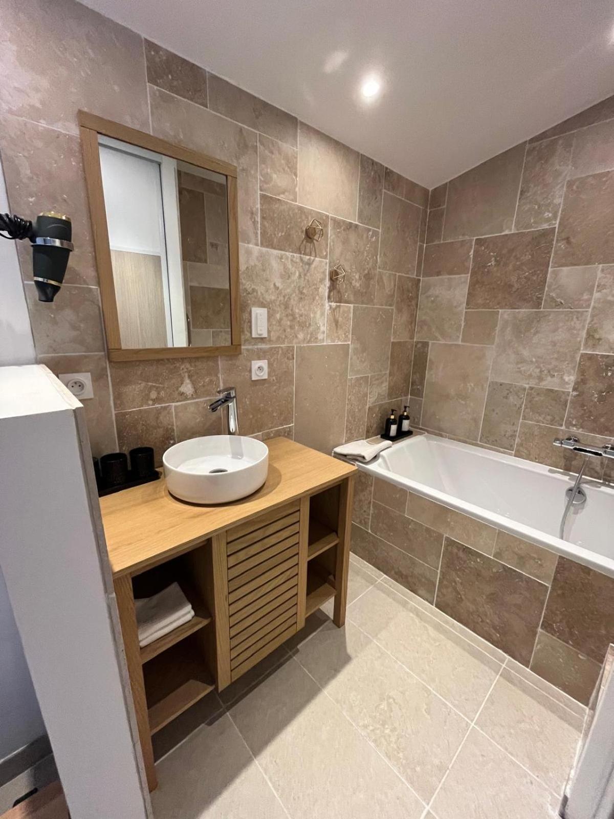 Suite Avec Sauna 36M² Niort Luaran gambar